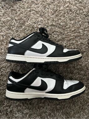 Nike Men’s Black and White Low-Top Sneakers - Classic Two-Tone